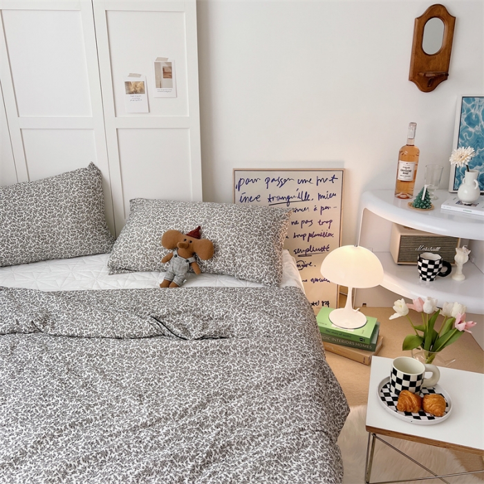 91家纺网 家纺一手货源 找家纺 星期八 2022新款卡通针织棉夏被 黑茶