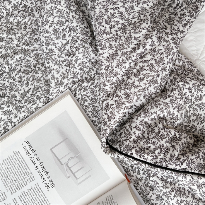 91家纺网 家纺一手货源 找家纺 星期八 2022新款卡通针织棉夏被 黑茶