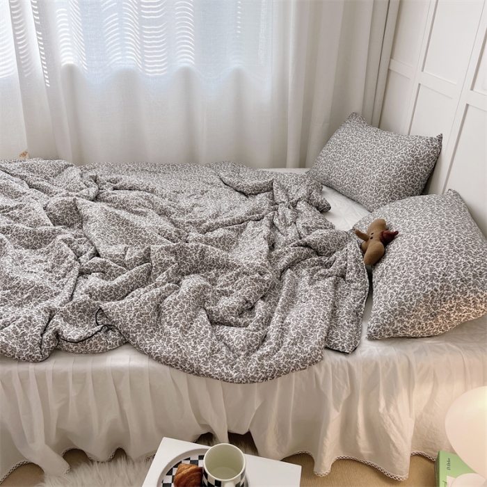 91家纺网 家纺一手货源 找家纺 星期八 2022新款卡通针织棉夏被 黑茶