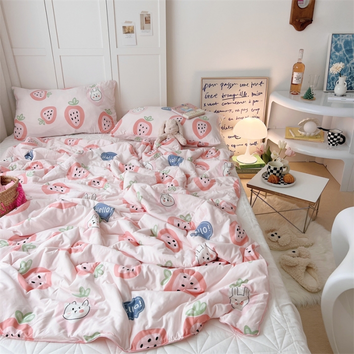 91家纺网 家纺一手货源 找家纺 星期八 2022新款卡通针织棉夏被 草莓兔