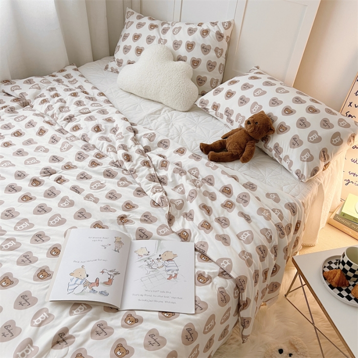 91家纺网 家纺一手货源 找家纺 星期八 2022新款卡通针织棉夏被 宝丽熊