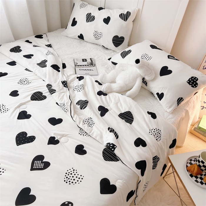 91家纺网 家纺一手货源 找家纺 星期八 2022新款卡通针织棉夏被 爱心