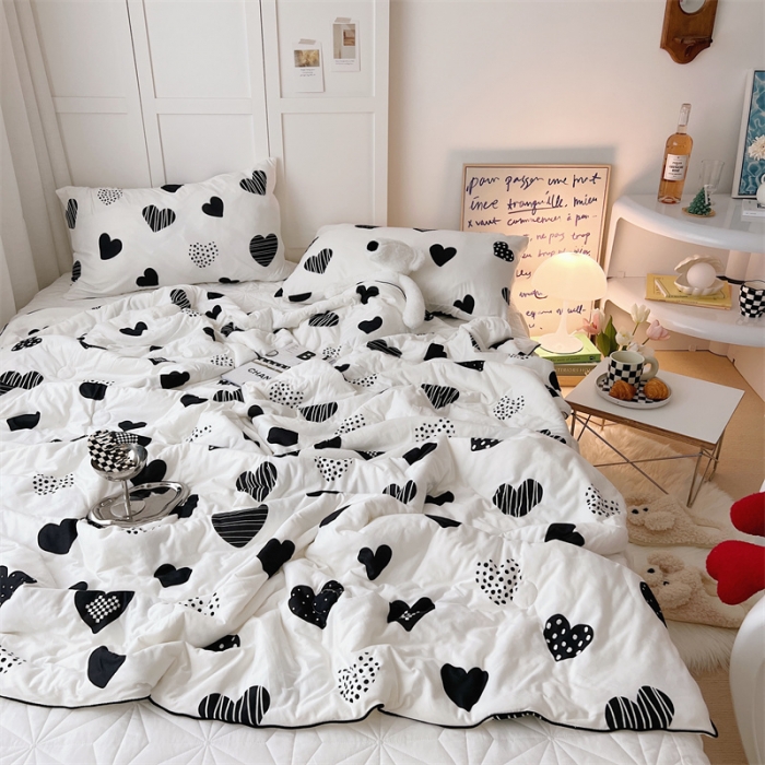 91家纺网 家纺一手货源 找家纺 星期八 2022新款卡通针织棉夏被 爱心