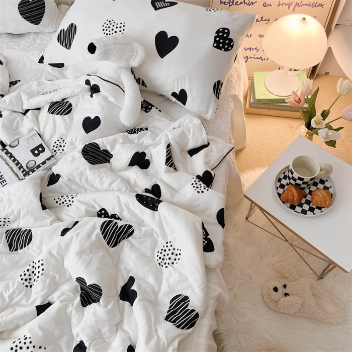 91家纺网 家纺一手货源 找家纺 星期八 2022新款卡通针织棉夏被 爱心