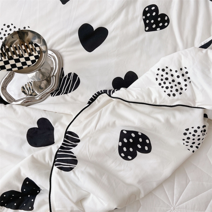 91家纺网 家纺一手货源 找家纺 星期八 2022新款卡通针织棉夏被 爱心