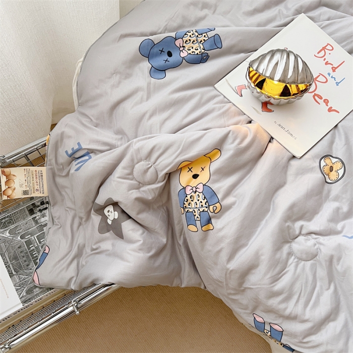 91家纺网 家纺一手货源 找家纺 星期八 2022新款卡通针织棉夏被 暴力熊