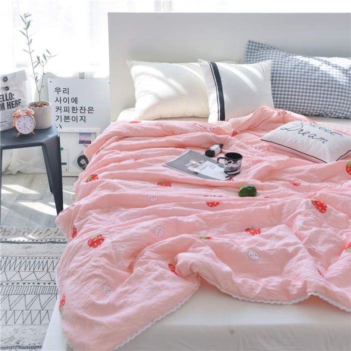 91家纺网 家纺一手货源 找家纺 寐居 2022新款亲肤小花边水洗棉单夏被 草莓粉