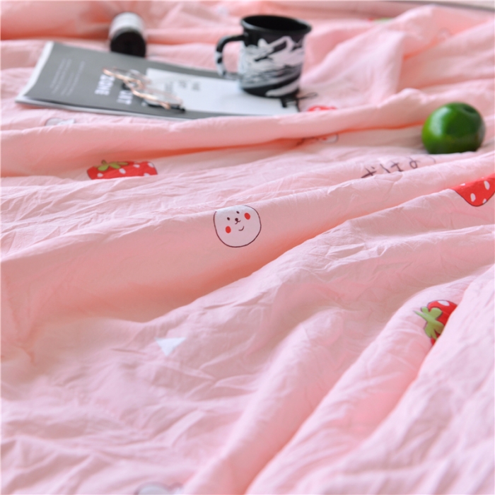 91家纺网 家纺一手货源 找家纺 寐居 2022新款亲肤小花边水洗棉单夏被 草莓粉