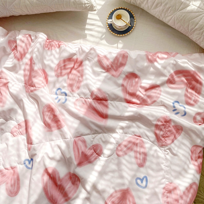 91家纺网 家纺一手货源 找家纺 寐居 2022新款亲肤小花边水洗棉单夏被 粉爱心