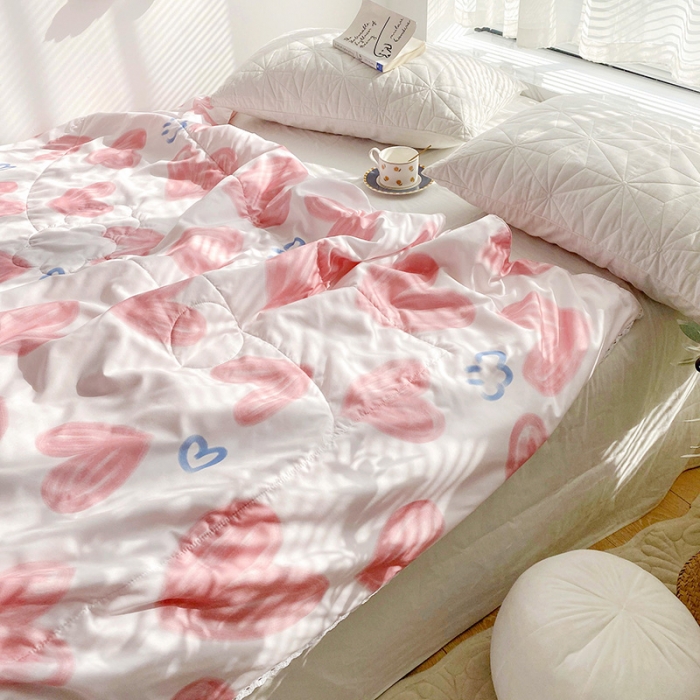 91家纺网 家纺一手货源 找家纺 寐居 2022新款亲肤小花边水洗棉单夏被 粉爱心