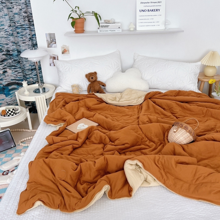 91家纺网 家纺一手货源 找家纺 星期八 2022新款马卡龙针织棉大豆夏被 深咖浅咖