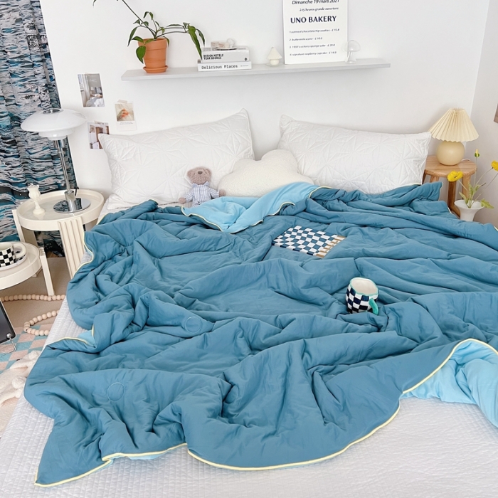 91家纺网 家纺一手货源 找家纺 星期八 2022新款马卡龙针织棉大豆夏被 深蓝浅蓝