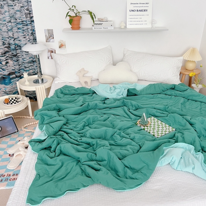 91家纺网 家纺一手货源 找家纺 星期八 2022新款马卡龙针织棉大豆夏被 深绿浅绿