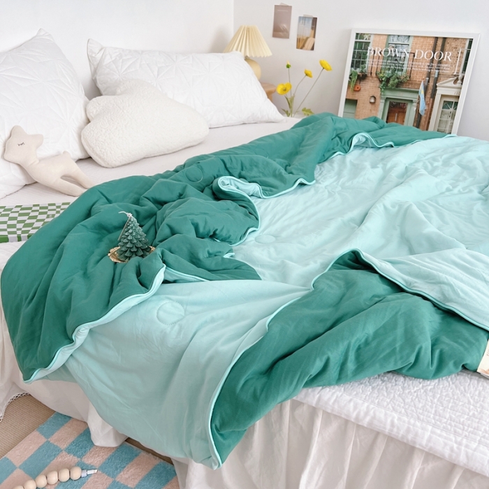 91家纺网 家纺一手货源 找家纺 星期八 2022新款马卡龙针织棉大豆夏被 深绿浅绿