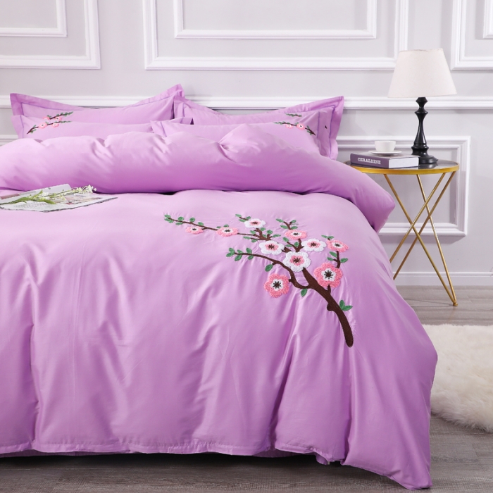 91家纺网 家纺一手货源 找家纺 2022晶缦全棉13372纯色毛巾绣绣花四件套 桃花朵朵紫色