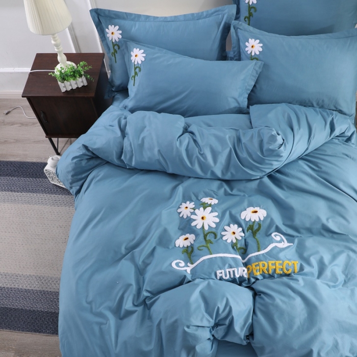 91家纺网 家纺一手货源 找家纺 2022晶缦全棉13372纯色毛巾绣绣花四件套 夏花绽放湖蓝