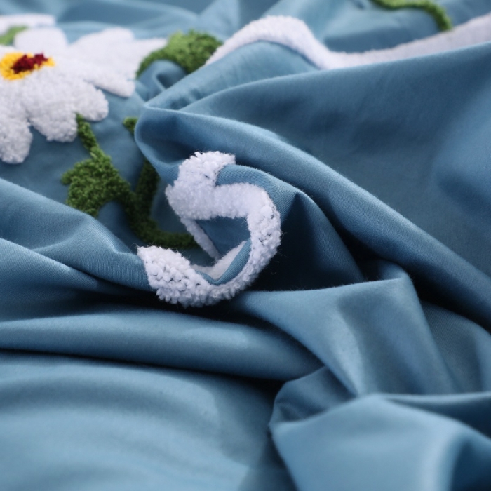 91家纺网 家纺一手货源 找家纺 2022晶缦全棉13372纯色毛巾绣绣花四件套 夏花绽放湖蓝