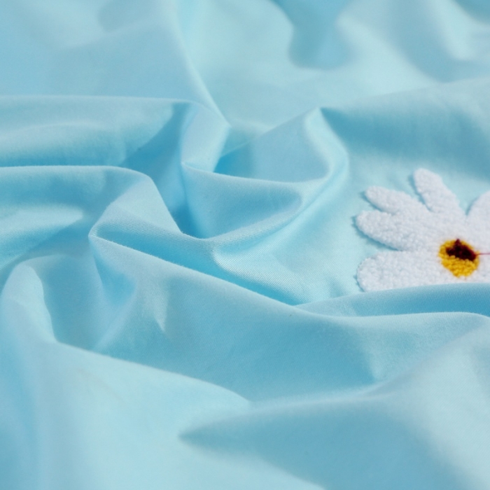 91家纺网 家纺一手货源 找家纺 2022晶缦全棉13372纯色毛巾绣绣花四件套 夏花绽放天蓝