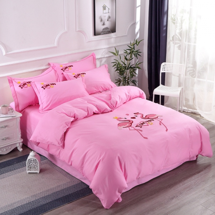 91家纺网 家纺一手货源 找家纺 2022晶缦全棉13372纯色毛巾绣绣花四件套 幸福烈鸟粉