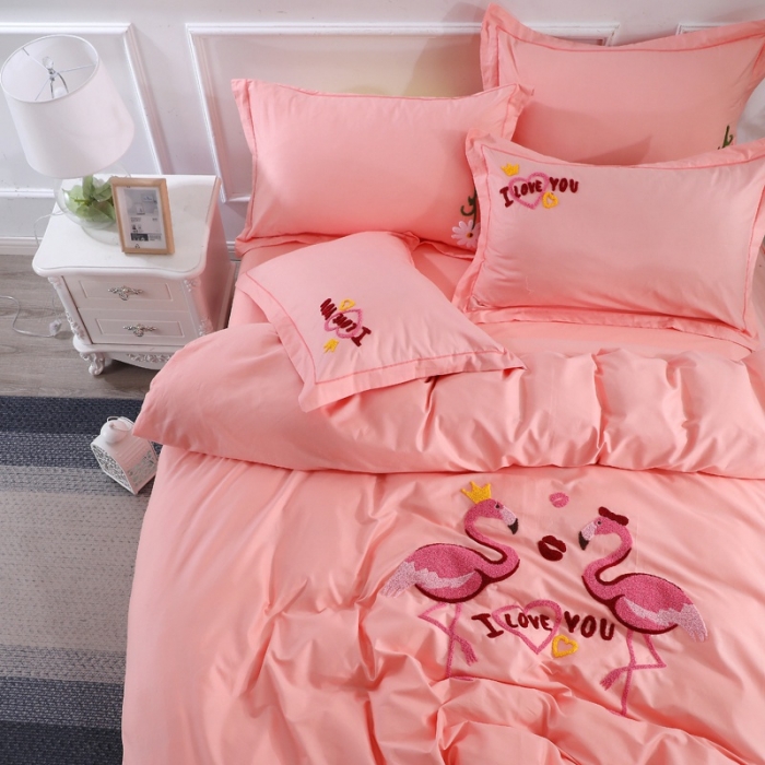 91家纺网 家纺一手货源 找家纺 2022晶缦全棉13372纯色毛巾绣绣花四件套 幸福烈鸟玉色