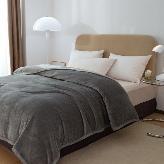 91家纺网 家纺一手货源 找家纺 （总）兰紫橙家纺 2025新款纯色云貂绒360克包边毛毯