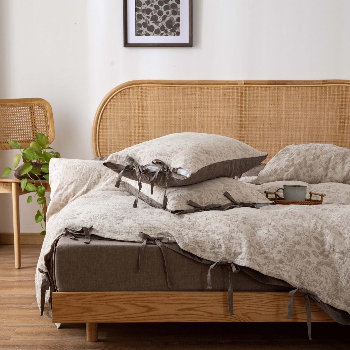 91家纺网 家纺一手货源 找家纺 安莱 2022高端双层纱栀子花色织大提花蝴蝶结工艺款四件套 栀子花浅灰