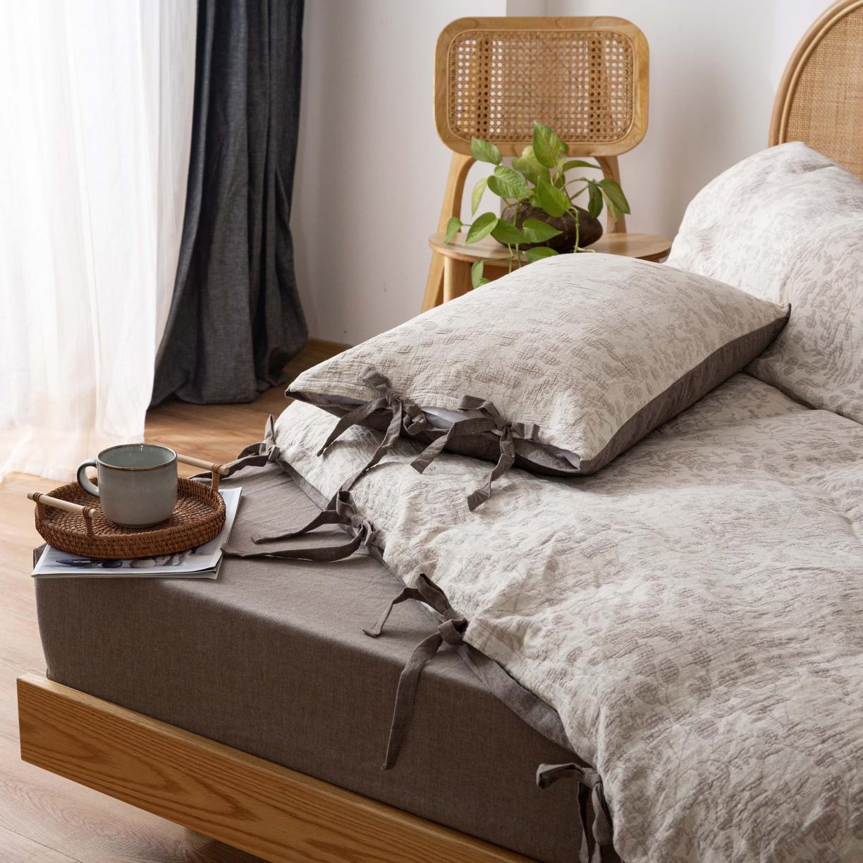 91家纺网 家纺一手货源 找家纺 安莱 2022高端双层纱栀子花色织大提花蝴蝶结工艺款四件套 栀子花浅灰