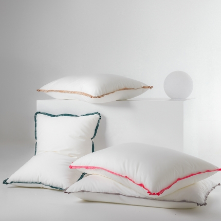 91家纺网 家纺一手货源 找家纺 超矮枕芯低枕软枕家用薄枕护颈超柔枕头男女单人枕头 彩边软枕