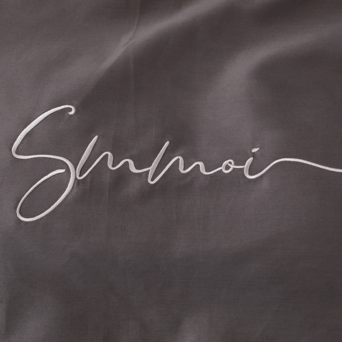 91家纺网 家纺一手货源 找家纺 晶缦 2022新款全棉纯色60S贡缎长绒棉绣花四件套 洛拉-黑灰