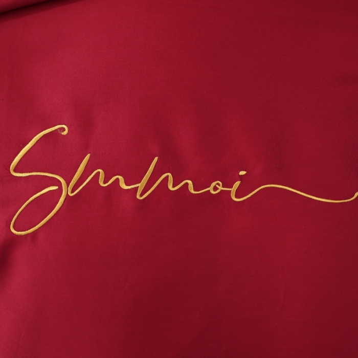 91家纺网 家纺一手货源 找家纺 晶缦 2022新款全棉纯色60S贡缎长绒棉绣花四件套 洛拉-酒红