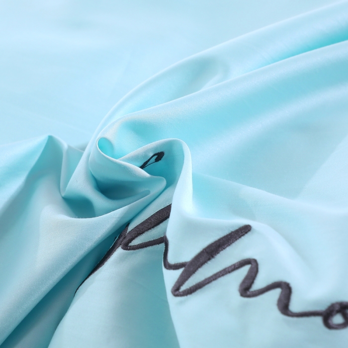 91家纺网 家纺一手货源 找家纺 晶缦 2022新款全棉纯色60S贡缎长绒棉绣花四件套 洛拉-浅蓝