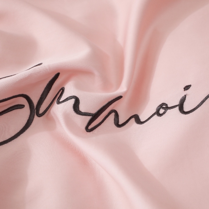 91家纺网 家纺一手货源 找家纺 晶缦 2022新款全棉纯色60S贡缎长绒棉绣花四件套 洛拉-浅玉