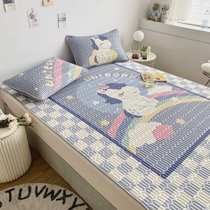 91家纺网 家纺一手货源 找家纺 佰亿莱 2024新款数码印花大版乳胶软凉席三件套 白马王子