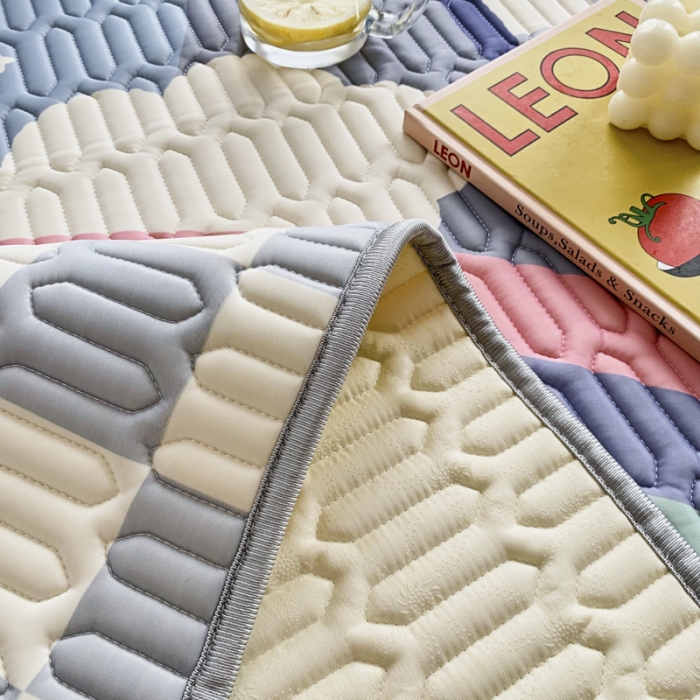 91家纺网 家纺一手货源 找家纺 佰亿莱 2024新款数码印花大版乳胶软凉席三件套 白马王子