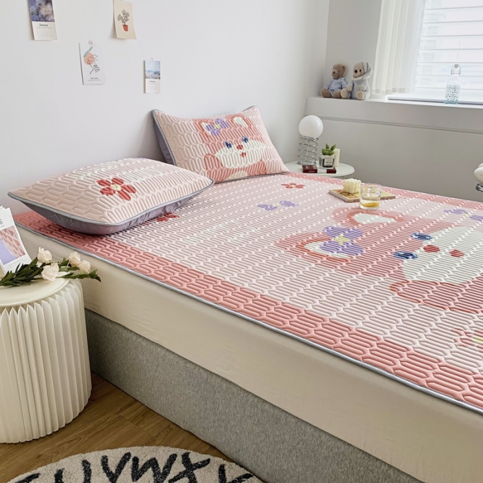 91家纺网 家纺一手货源 找家纺 佰亿莱 2024新款数码印花大版乳胶软凉席三件套 宝莉熊-粉