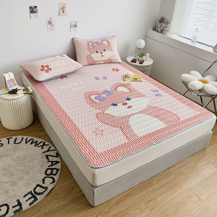 91家纺网 家纺一手货源 找家纺 佰亿莱 2024新款数码印花大版乳胶软凉席三件套 宝莉熊-粉