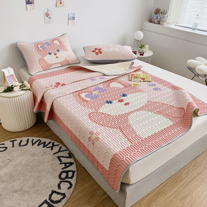 91家纺网 家纺一手货源 找家纺 佰亿莱 2024新款数码印花大版乳胶软凉席三件套 宝莉熊-粉