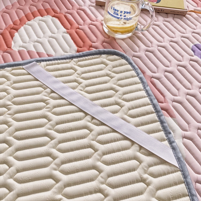 91家纺网 家纺一手货源 找家纺 佰亿莱 2024新款数码印花大版乳胶软凉席三件套 宝莉熊-粉