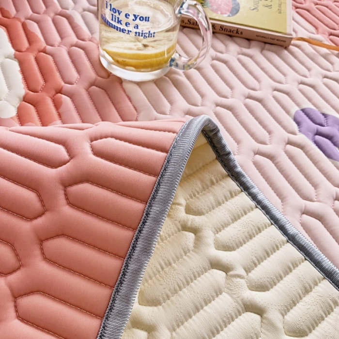 91家纺网 家纺一手货源 找家纺 佰亿莱 2024新款数码印花大版乳胶软凉席三件套 宝莉熊-粉