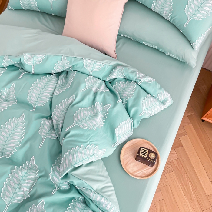 91家纺网 家纺一手货源 找家纺 绒兔兔 2022新款立体花案剪花床单床笠四件套 枫叶薄荷绿