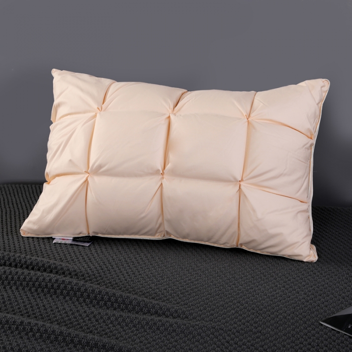 91家纺网 家纺一手货源 找家纺 羽仙子 2023新款面包款80支柔赛丝三层枕芯金色