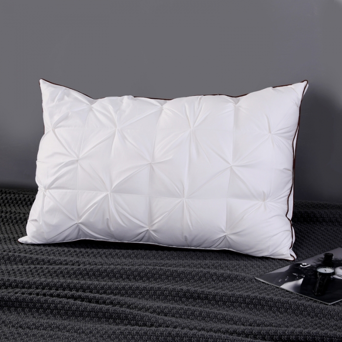 91家纺网 家纺一手货源 找家纺 羽仙子 2023新款扭花款80支柔赛丝三层枕芯白色