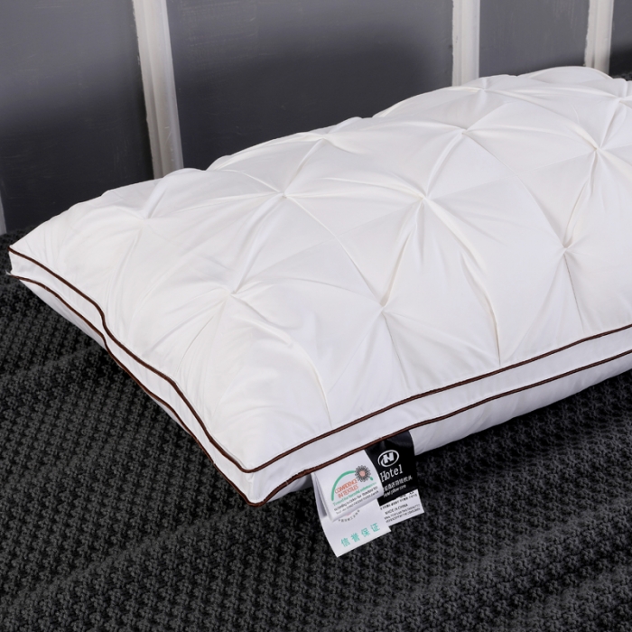 91家纺网 家纺一手货源 找家纺 羽仙子 2023新款扭花款80支柔赛丝三层枕芯白色