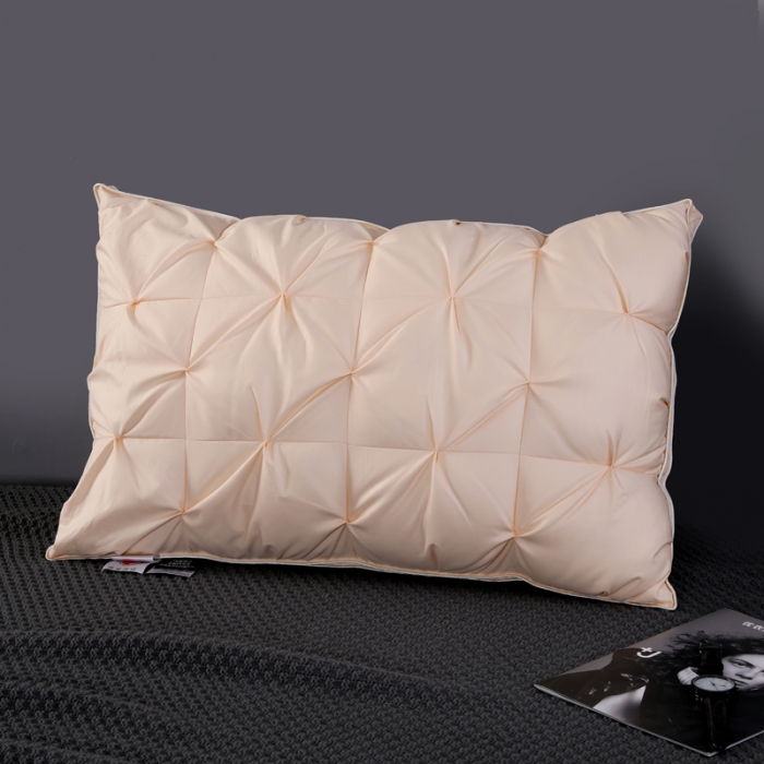 91家纺网 家纺一手货源 找家纺 羽仙子 2023新款扭花款80支柔赛丝三层枕芯金色