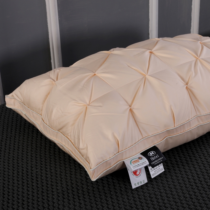 91家纺网 家纺一手货源 找家纺 羽仙子 2023新款扭花款80支柔赛丝三层枕芯金色