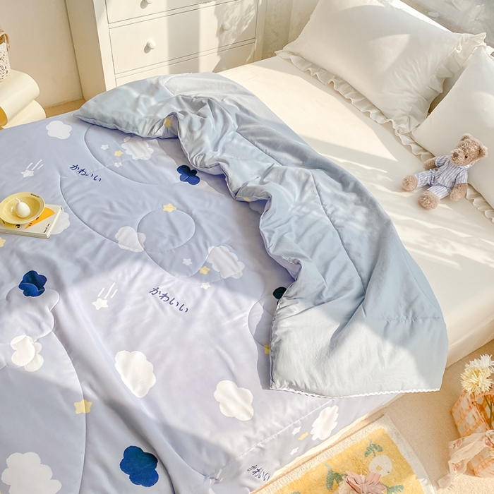 91家纺网 家纺一手货源 找家纺 寐居家纺 2022新款水洗棉小花边单夏被 白云朵朵