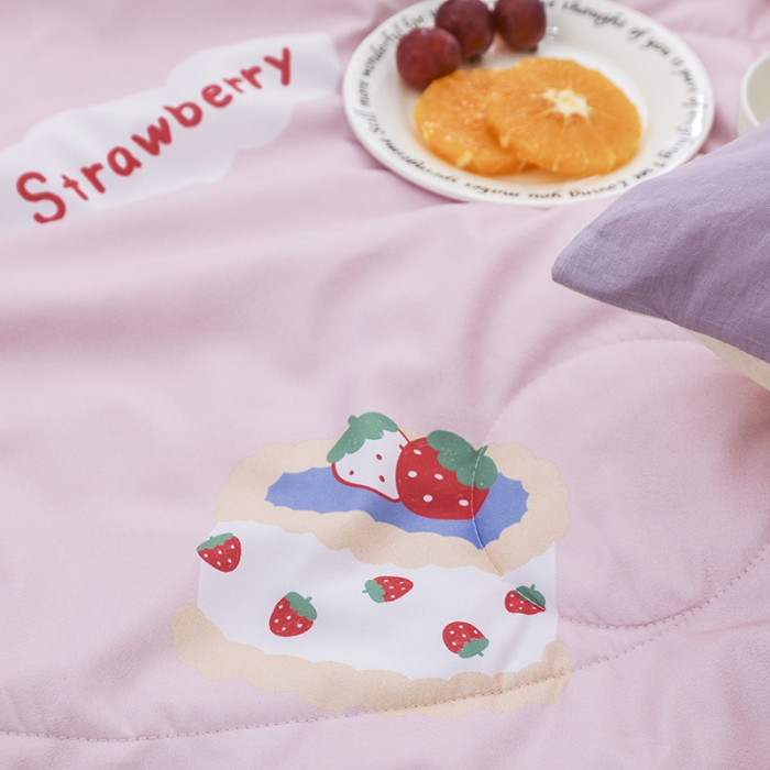 91家纺网 家纺一手货源 找家纺 寐居家纺 2022新款水洗棉小花边单夏被 草莓甜心