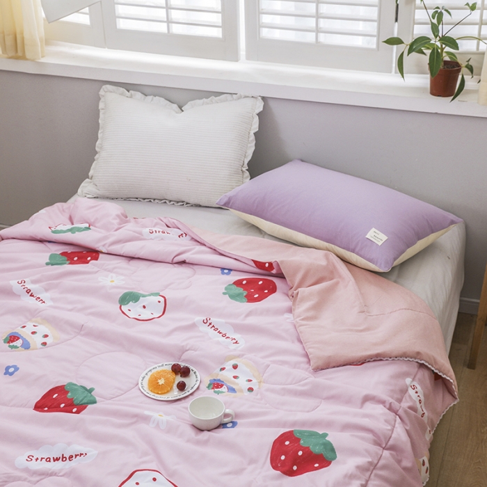 91家纺网 家纺一手货源 找家纺 寐居家纺 2022新款水洗棉小花边单夏被 草莓甜心