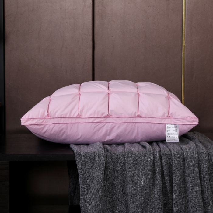 91家纺网 家纺一手货源 找家纺 羽仙子 2023新款全棉防雨布24格面包款枕芯粉色