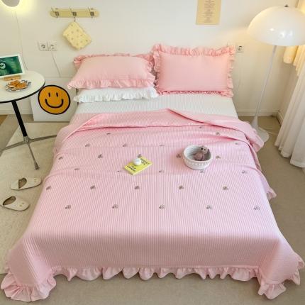 91家纺网 家纺一手货源 找家纺 漫调ins风韩版荷叶边水洗全棉绗缝刺绣夏被床盖三件套泰迪粉